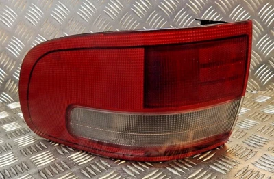 GENUINA 1991-95 TOYOTA PREVIA NSR LADO PASAJERO LUZ TRASERA IZQUIERDA Foto 1 de 4