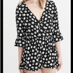 PRECIOSO MAMELUCO DELANTERO CORBATA FLORAL ABERCROMBIE AND FITCH TALLA PEQUEÑA... ¡¡GUAU!!! - Imagen 1 de 8