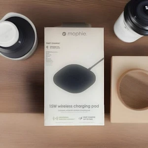 Mophie 15W Fast Charge Wireless Charging Pad for iPhones & Galaxy Phones - Picture 1 of 3