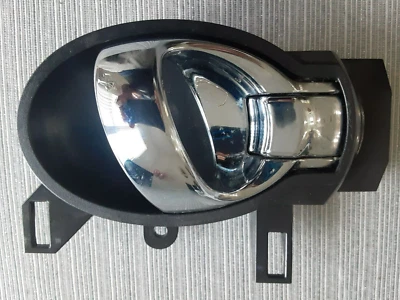 Nissan Versa 2012-2018 pasajero trasero derecho cromo interior manija de puerta OEM* Foto 1 de 4