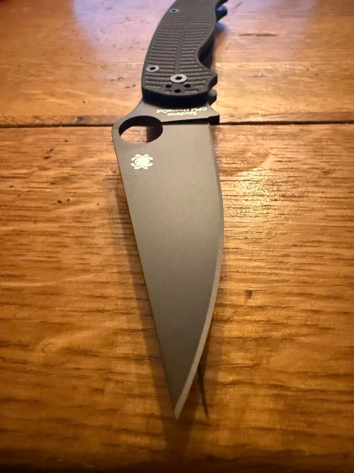 SPYDERCO Para Military 2 Black G-10 Black Salt CPM MagnaCut Steel C81GMCBKP2