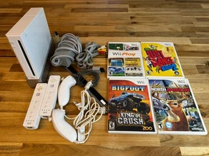 Nintendo Wii Console RVL-001 2 Controllers 2 Nunchucks 4 Games Works Complete - Picture 1 of 13