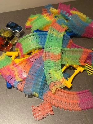 Mindscope Neon Twister Tracks Trax Lot With 3 Cars That Light Up - Image 1 of 4