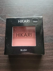 Hikari Cosmetics Blush Bikini (rosa scuro) 6 G / 0,21 oz - Vegano - NUOVO NUOVO CON SCATOLA - Foto 1 di 2