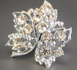 Vintage sparkly rhinestone Silvertone brooch - Picture 1 of 4