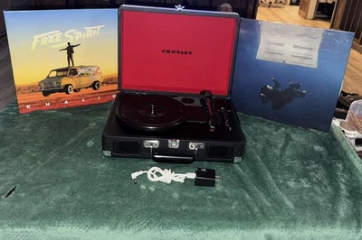 Crosley CR8005G-BK Cruiser Premier Vinyl Record Player + 2 records BLUETOOTH!  - Image 1 of 4