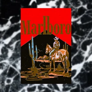 Adesivo Marlboro rosso western cowboy su un cavallo decalcomania 4 pollici - Foto 1 di 1