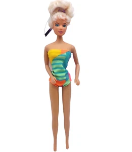 Kid Kore 1996 Barbie clone costume da bagno biondo platino Bangs capelli ricci bambola 12" - Foto 1 di 6