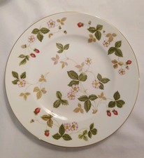 2 Wedgwood Wild Strawberry 8 1/8" Salad Dessert Plates