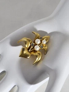 Vtg. Swarovski Goldtone Faux Pearl & Crystal Lily Flower Brooch Pin Swan Signed - Picture 1 of 12