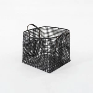 Cesta de lavandería pequeña Matheson con asas negras de Zach Matheson para 14x14 USM - Imagen 1 de 12