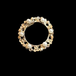 Vintage Faux Pearl Gold tone Circle Brooch Pin - Picture 1 of 8