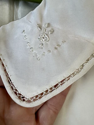 Jaqueta de bebê antiga da década de 1920 e boné bordado delicado cetim forrado de seda limpo! Antigo - Imagem 1 de 4