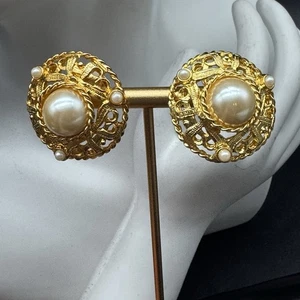 Vintage TVANA Clip-On Earrings Gold Filigree Faux Pearl Statement Jewelry - Picture 1 of 9