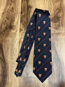 Corbata de seda The Varsity Shop azul marino con escudo Oxford - Imagen 1 de 4