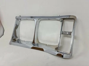 FIAT 125 CORNICE CROMATA ANTERIORE FARI FANALI DESTRA NUOVA ORIGINALE - Foto 1 di 8