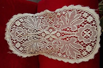 très joli et ancien centre de table ou napperon crochet --------//CI// - Photo 1/2