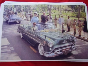 FOTO DE 1954 OLDSMOBILE CONVERTIBLE CON JACKIE KENNEDY 11 X 17 - Imagen 1 de 1
