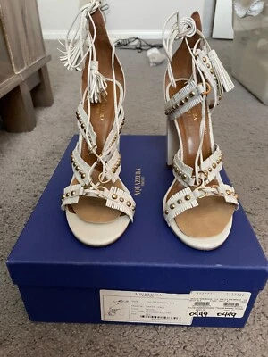 Sandalia de gladiador Aquazzura blanca con flecos de cuero con tachuelas talla 8,5 $895 Foto 1 de 4