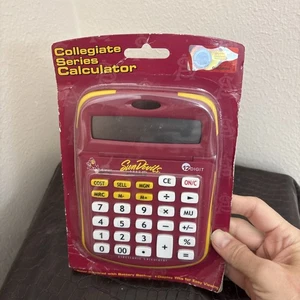 Calculadora alimentada por energía solar "Sun Devils" de la Universidad Estatal de Arizona - Imagen 1 de 14