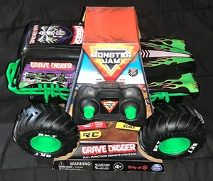 SPIN MASTER MONSTER JAM 2024 GRAVE DIGGER RADIO CONTROL CAR WITH BATTERIES NEW! - Picture 1 of 5