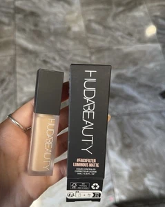 Huda Beauty Filtro Imitación Luminoso Mate Corrector Sombra Masa de Galletas - Imagen 1 de 3
