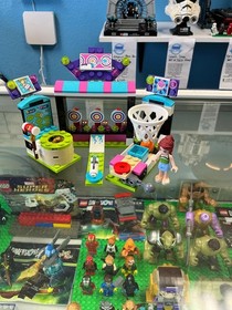 41127 Friends Park Arcade - Used