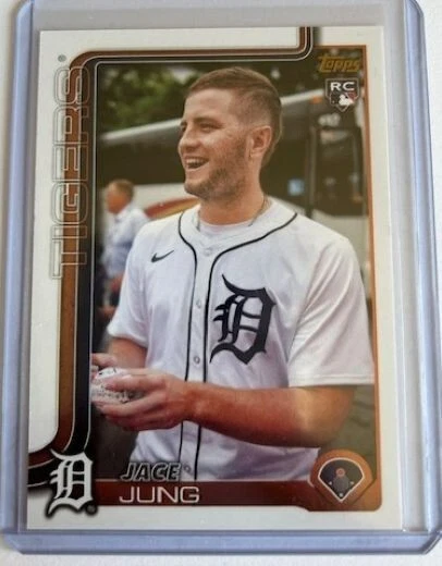 2025 Topps Series 1 Golden Mirror image Variation SSP #80 Jace Jung - Image 1 of 2
