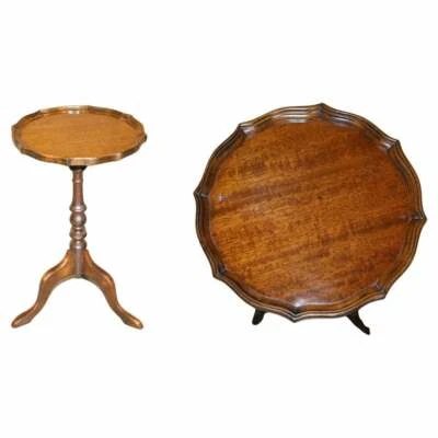 DECORATIVE FLAMED MAHOGANY PIE CRUST EDGE TRIPOD LAMP SIDE END WINE DRINKS TABLE - Image 1 of 4
