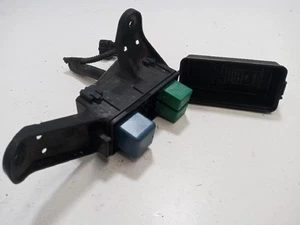 8266253110 caja de relés fusibles para LEXUS IS200 (DS2 IS2) 220D 2005 812517 - Picture 1 of 3