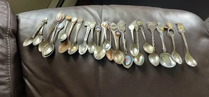 LOT OF 25 SOUVENIR / COLLECTOR SPOONS MIX SPOONS Vintage USA Antique Vintage - Picture 1 of 4