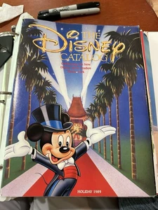 Vintage 1989 The Disney Catalog 47 Pages Holiday 1989 - Imagen 1 de 2