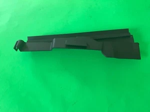 01 MERCEDES SLK230 INNER RIGHT QUARTER PANE GLASS BRACE OEM 170 639 02 43 - Imagen 1 de 9