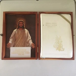 Holy Bible IAMA Union Lodge Memoriam Edition 1958 Cedar Box Zip Cover & Photos - Imagen 1 de 9