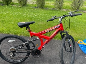 mountain bike dynacraft 24 inch color red  - Picture 1 of 3