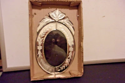 Antiguo marco de mesa ovalado de vidrio soplado a mano ornamentado veneciano italiano 9" ALTO Foto 1 de 3