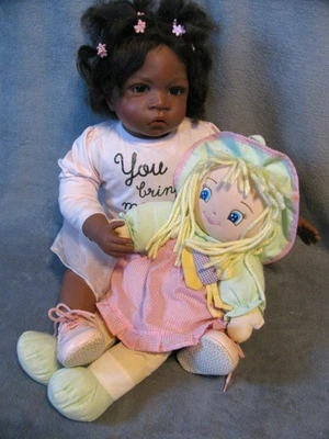 KÜNSTLERPUPPE VINYL  SCHOKOKRÜMEL  JASMIN von WALTRAUD HANL  ASHTON DRAKE - Bild 1 von 2