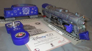 Lionel 2323141 Disney 100 LC/BT 5.0 2-8-4 Berkshire Steam Eng con Snd & Smoke O ga - Foto 1 di 13