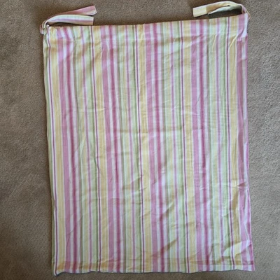 POTTERY BARN KIDS Rosa Verde Amarillo Rayas Cesta Forro Bolsa de Lavandería 30”H X 26”W Foto 1 de 4