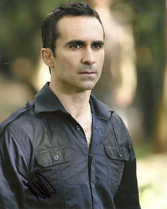 IMAGEN FIRMADA DE 8X10 NESTOR CARBONELL ""PERDIDA"" RICHARD ALPERT *CERTIFICADO DE AUTENTICIDAD 2 - Imagen 1 de 1