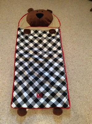 ¡NUEVO! Saco de dormir Company Kids Brown Bear con Nate bordado en la parte delantera Foto 1 de 4