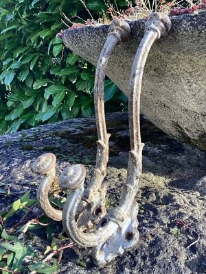 LOT de 2 BELLES ANCIENNES PATERES EN FONTE PORTE MANTEAU / CHAPEAU FIN XIXE RARE - Photo 1/4