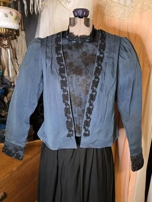 Corpiño de maternidad victoriano de mezcla de lana azul polvoriento LEER Foto 1 de 4