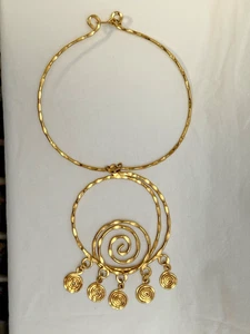 Gehämmerte Halskette mit Anhänger Modernist Wirbel Halsband Halsband goldfarben - Bild 1 von 7