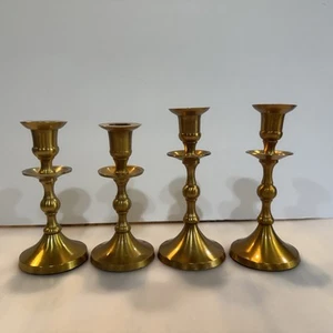 Vintage 4er Set Kerzenständer massiv Messing Weihnachten 6,25”/5,75” hoch Hochzeit Abendessen - Bild 1 von 5