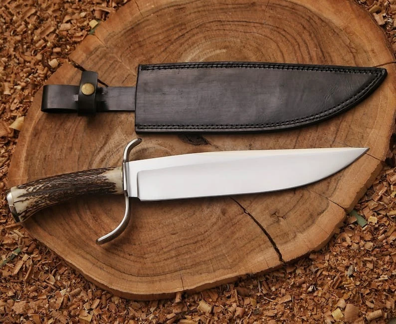 Custom Handmade Carbon Steel Blade Hunting Knife With Stag Handle , Bowie Knife. Foto 1 de 1