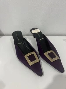 VINTAGE UNWORN ESCADA DEEP PURPLE SLIDES GOLD BUCKLE ITALY EU 40 - Picture 1 of 18