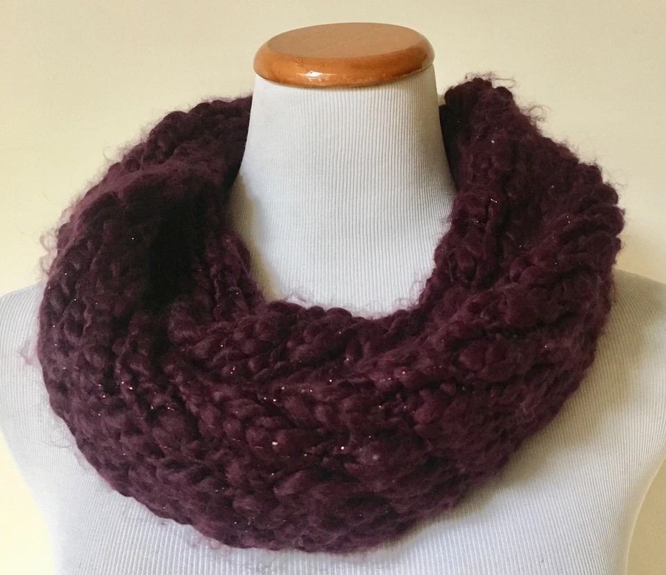 NUEVO CON ETIQUETAS VERA Blackberry Cordial Infinity Loop Knit Bufanda Talla Única $38 Foto 1 de 1