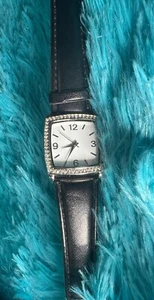 uhr damen schwarz leder mit eckigem diamanten - Bild 1 von 2