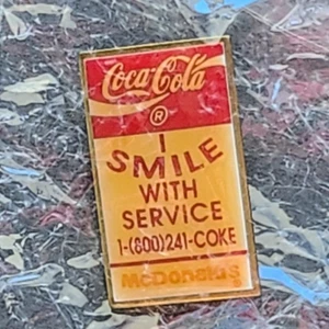 Vintage McDonalds Restaurant Coca Cola Smile mit Service Pin - Bild 1 von 3